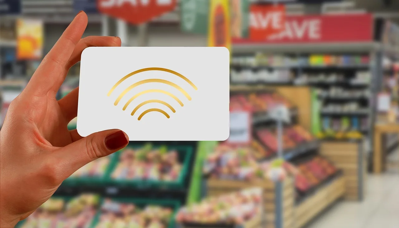 shopping, purchasing, map, to scan, cashbox, cashless, chip card, chip, to buy, business, supermarket, market, load, hand, keep, woman, cashless, cashless, cashless, cashless, cashless, supermarket, supermarket